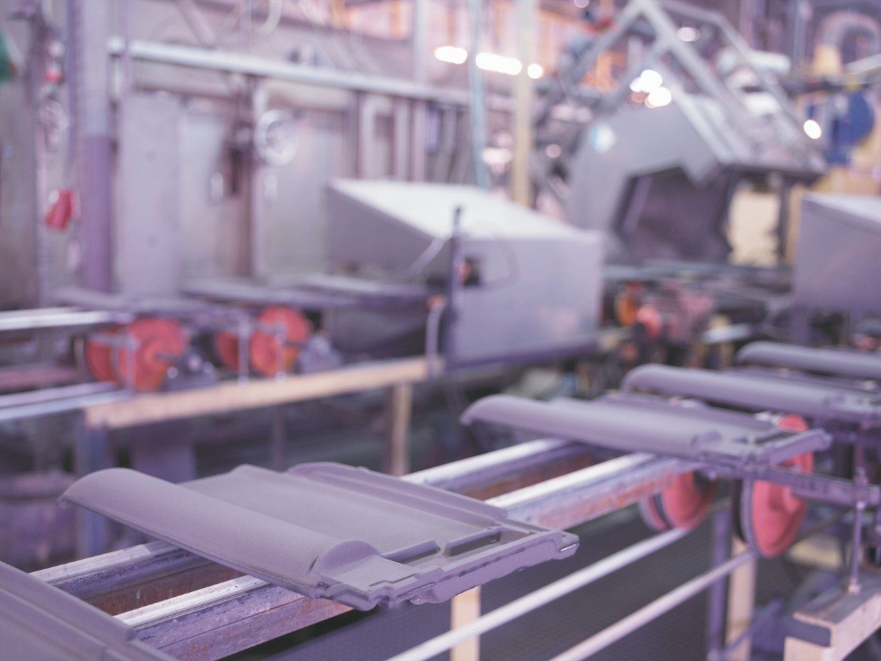 Glazed street roof tile transport