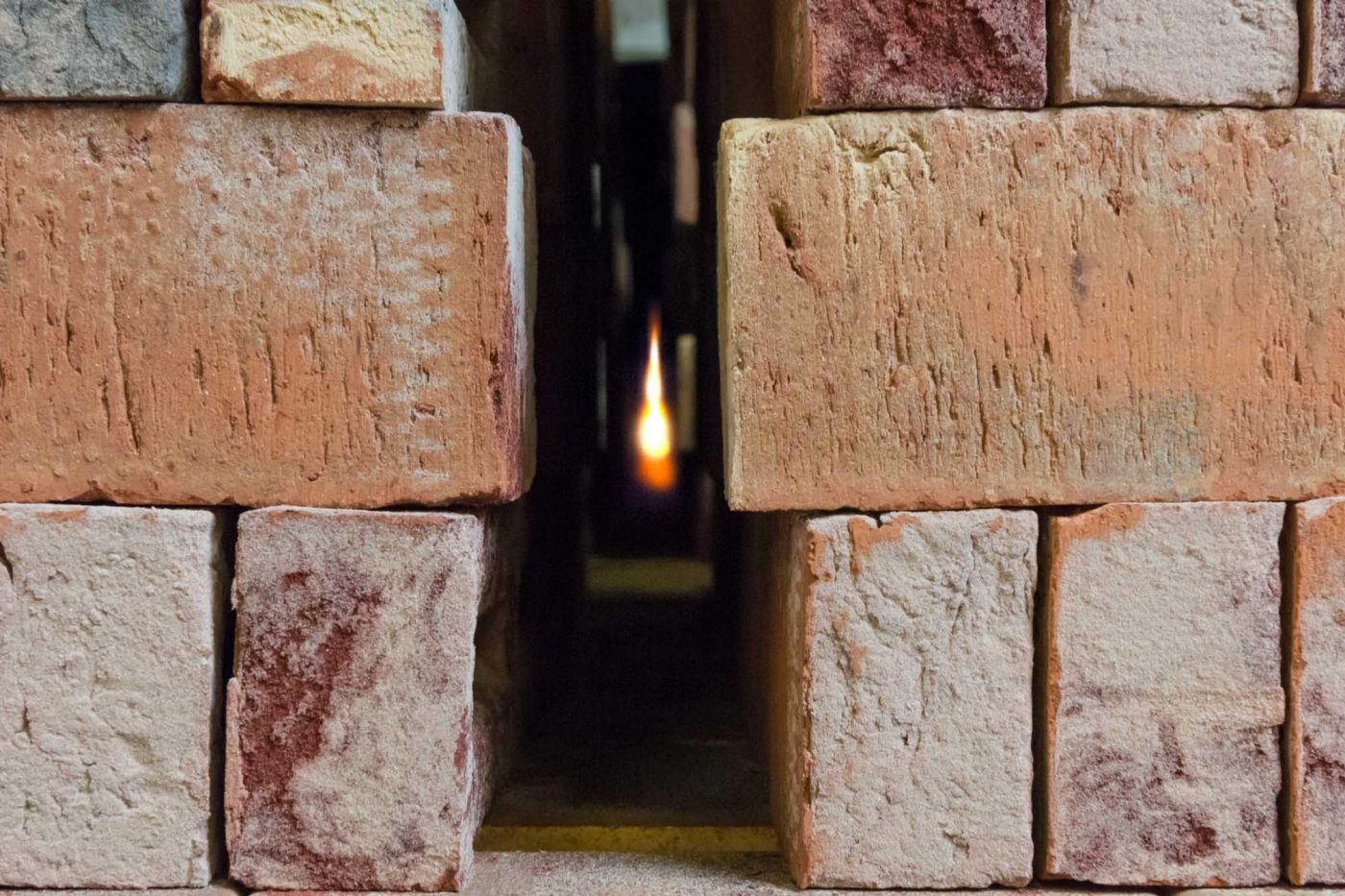 Using renewable energy and energy sources which produce the lowest possible emissions are our number one priority during the drying and baking process.