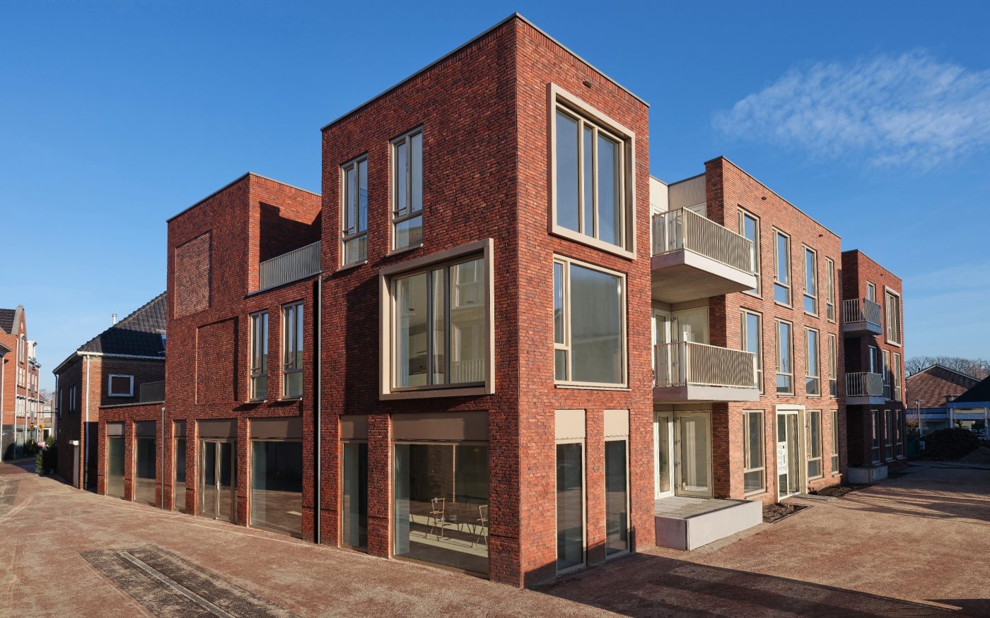 Timm-Antiek HV CB & Menton HV CB, ClickBrick Pure. Architect: Opzoom Architecten. Builder: Wessels Bouwgroep. New construction appartments and commercial space | Lichtenvoorde. 