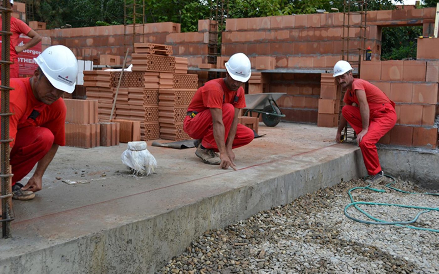 people working on e4 house site