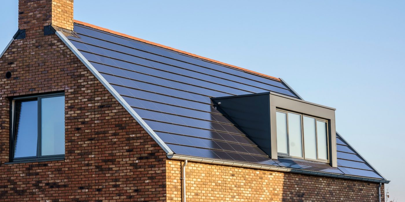 Product: Wevolt X-Roof black. Client: Vink Bouw. Architect: Atelier Pro. Installer: De Duurzame Mannen and Solar & Led. Period: 2020-2021. Houses: 27. Solar panels: 3.300. New construction 3- and 4 faced houses with Wevolt X-Roof | Roosenhorst, Voorschoten