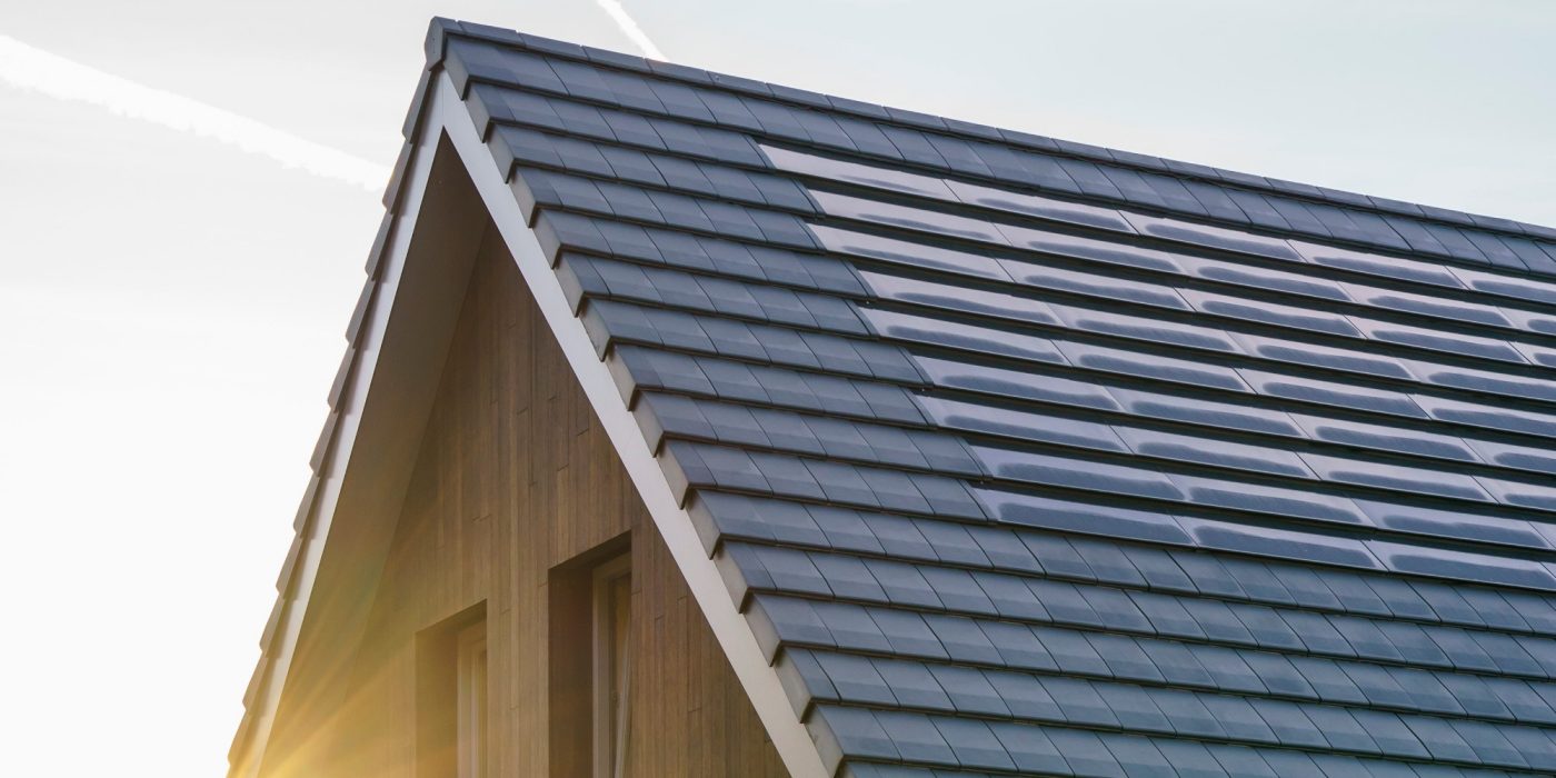 Product: Wevolt X-Tile. Architect/developer: Ekowood Woonconcept. Client: Brummelhuis Projecten. Contractor: Verhaegh Bouwbedrijf, Grashoek. Installer: Lucius.nu, Boxtel. New constructed detached house with Wevolt X-Tile | Weidebox, Helden