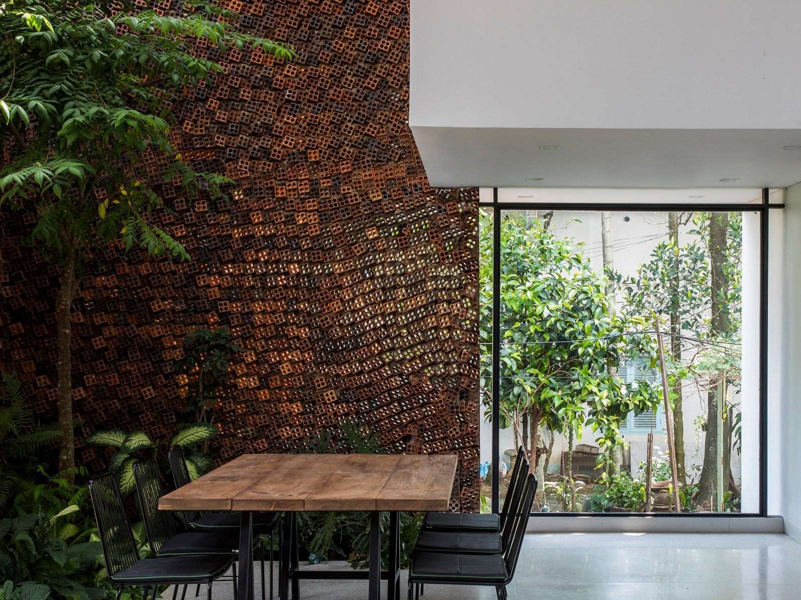 Wall House. Brick Award 22 Category "Building outside the box". CTA | Creative Architects. Inside view
