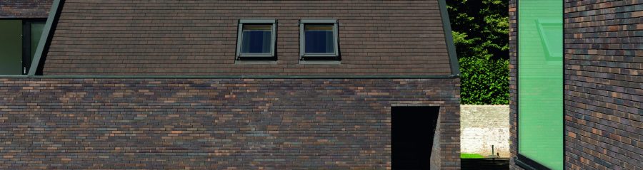 Groen Steenbrugge, single-family houses, offices, and student rooms with facing bricks and clay roof tiles; Brick Award Nominee 2016; Architecten Groep III; Photo: Dries Van den Brande