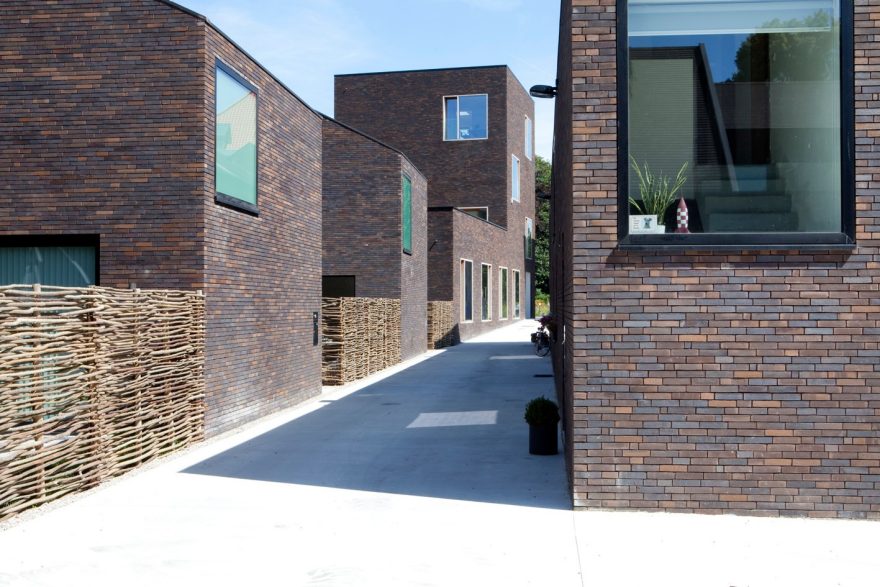 Groen Steenbrugge with facing bricks and clay roof tiles; Brick Award Nominee 2016; Architecten Groep III; Photo: Fien Muller