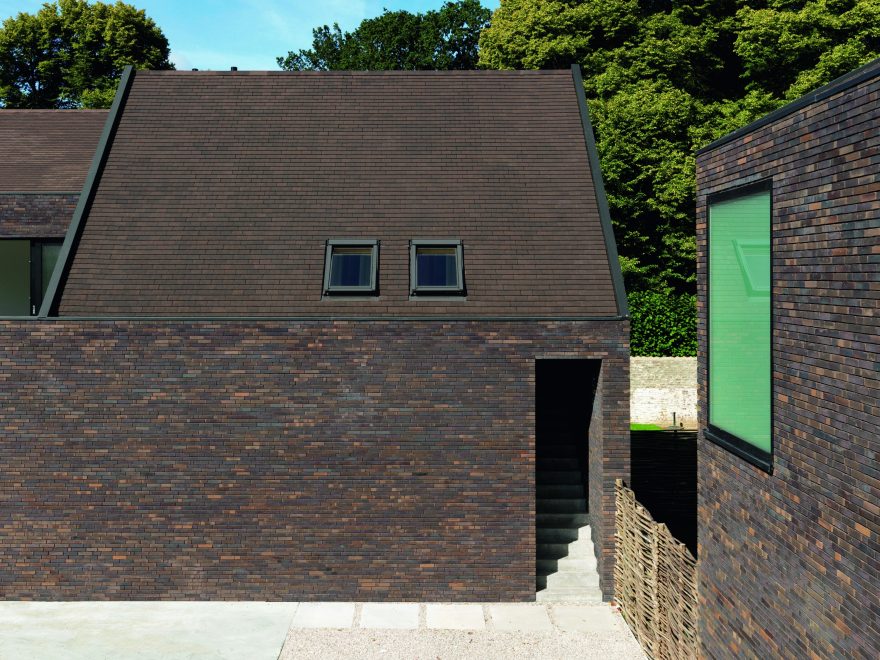 Groen Steenbrugge, single-family houses, offices, and student rooms with facing bricks and clay roof tiles; Brick Award Nominee 2016; Architecten Groep III; Photo: Dries Van den Brande