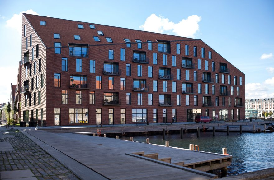Kroyers Plads; facing bricks, roof tiles, brick slips, Brick Award Nominee 2018; VLA - Vilhelb Lauritzen Architects and COBE; Photo:  Helene Høyer Mikkelsen