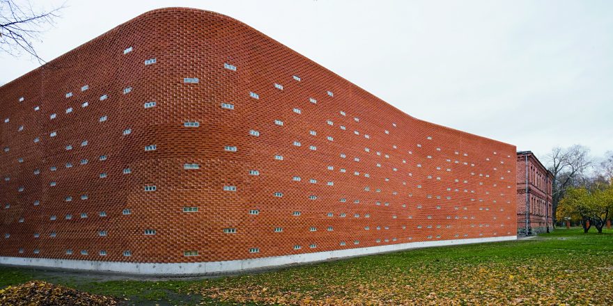 Municipal School Sports Hall with facing brick; Brick Award Nominee 2010; KavaKava; Photo: Christian Richters