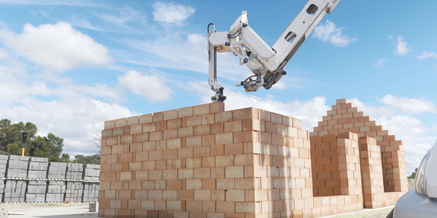 Official photo of Hadrian X laying Wienerberger Porotherm bricks